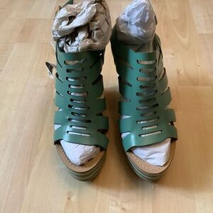 Elegant Green Cutout Women's Sandals